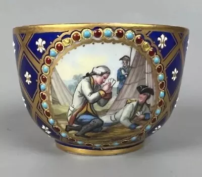 Buy A Fine Sèvres-style Jewelled Bowl, Painted With Military Scenes And Trophies. • 179£