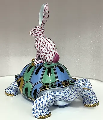 Buy Herend Kingdom Classic -  Large Tortoise & Hare - Pink + Blue Fishnet • 1,873.42£
