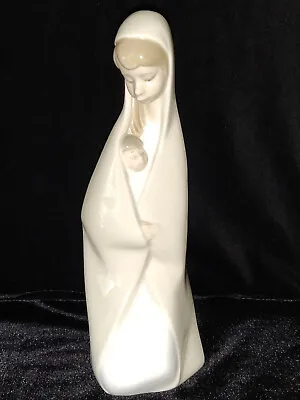 Buy LLADRO Porcelain, Madonna And Child, Mother Mary Holding Child Figurine • 28£
