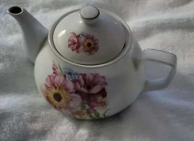 Buy Vintage Royale Stratford Flower Teapot • 18.90£