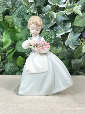 Buy Lladro Nao Figure Girl With Posey Of Flowers Hand Made In Spain 1985 • 14.99£
