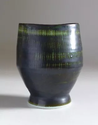 Buy Iden Pottery Sussex Early Pinched Vase. Green Scrafitto,  Dennis Townsend 1960s • 30£