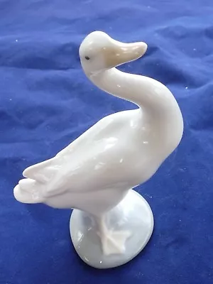 Buy Lladro Goose Figurine • 9£