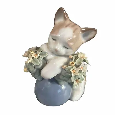 Buy Lladro Cat Kitten With Flowers Figurine #6567 • 66.38£
