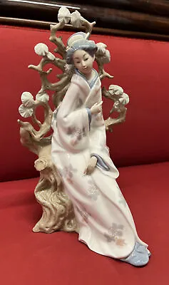 Buy Lladro Figure Japanese Girl • 125£