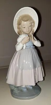 Buy Nao Lladro Figurine Girl With Bouquet Flowers Posy Excellent Cond. • 16£