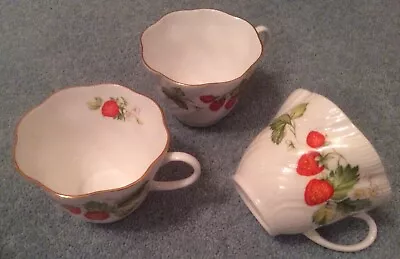 Buy Queens Virginia Strawberry Tea Cups • 20£