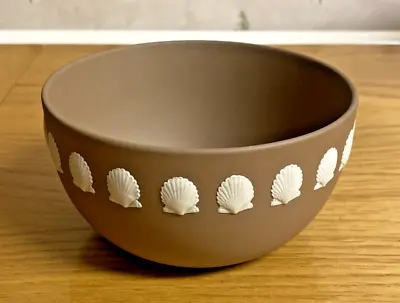 Buy *** Vintage Wedgwood Jasper Ware - Brown Shell Design Bowl *** • 14.99£