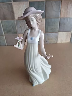 Buy Nao By Lladro Of A Girl Wearing A Hat & Holding A Flower In Her Right Hand 1158 • 5.50£