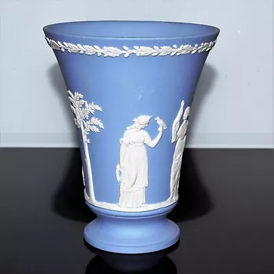 Buy Wedgwood Jasperware Vase White On Blue • 12.99£