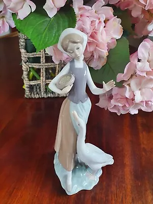 Buy Lladro Figurine Collectible • 6.50£