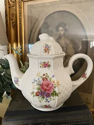 Buy Pretty Vintage Arthur Wood Teapot • 12£