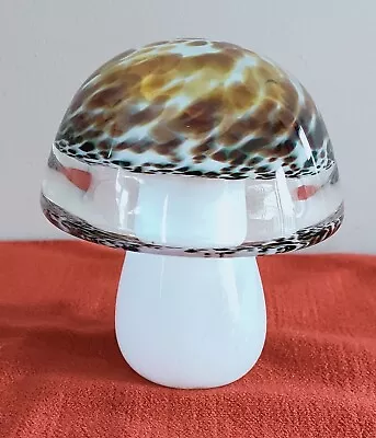 Buy Glass Mushroom/Toadstool Paperweight • 12£