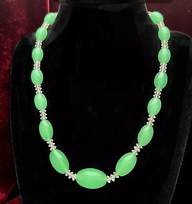 Buy Vintage Antique Art Deco Czech Jade Green UV Glow Vaseline Glass Bead Necklace💚 • 39.90£