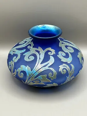 Buy Okra Studio Glass Raised Design Squat Vase. • 84.99£