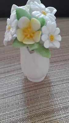 Buy Royal Doulton Fine Bone China Vase Of Daisies And Buttercups • 12.20£