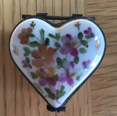 Buy Vintage Ceramic Floral Heart Shaped Pill Box / Pot 2x2 Inches • 4.49£