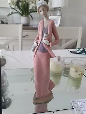 Buy Nao By Lladro Figurine - Autumn Stroll / Lady In Pink Dress With Kitten • 10£