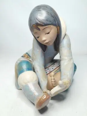 Buy Lladro ESKIMO GIRL WITH COLD FEET Gres Retired Figurine 6.25  16cm 2157 • 124.95£