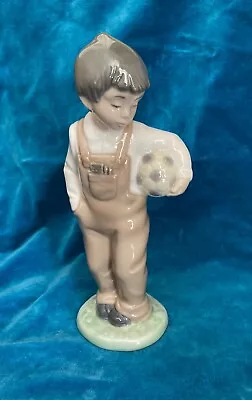 Buy Vintage NAO / LLADRO Boy With Football Figurine - DAISA 1988 - Height 7.5  • 10£