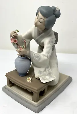 Buy Lladro Daisa Vintage Figurine Japanese Geisha Girl Arranging Flowers 4840 • 80.91£