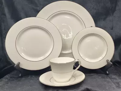 Buy Royal Doulton Lace Point 5 Piece Place Setting • 56.66£