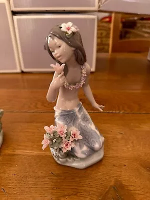 Buy Lladro Figurine - In A Tropical Garden -  01479 • 50£