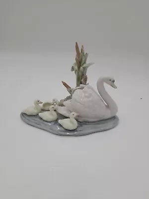 Buy Lladro Porcelain Spain - Follow Me - Swan & Cygnets No 5722 - Retired 1990 • 29.99£