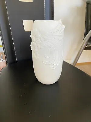Buy Collectable Porcelain Vase With Floral Design - Kaiser • 10£