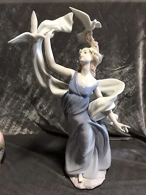 Buy Boxed Lladro Lady Figurine New Horizon 6570 - Inspiration - Millennium Porcelain • 295£