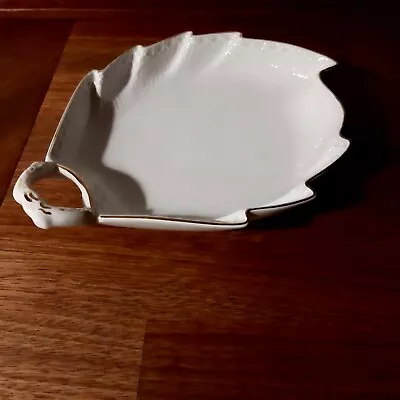 Buy Leaf Shaped Dish TRADITION WHITE HALF LACE Gold # 1275-548 Royal Copenhagen  • 66.72£
