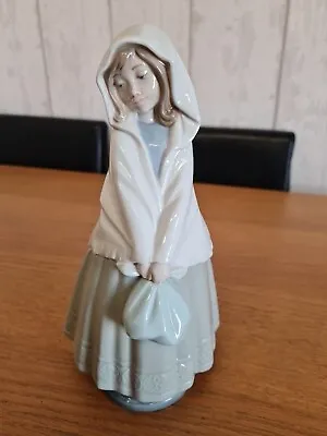 Buy Nao By Lladro Porcelain Young Girl In White Shawl With Bag Height 26x13x11 Cm • 32£