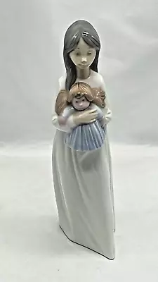 Buy NAO By Lladro Figurine Girl With Doll DAISA 1990 #575 • 15£
