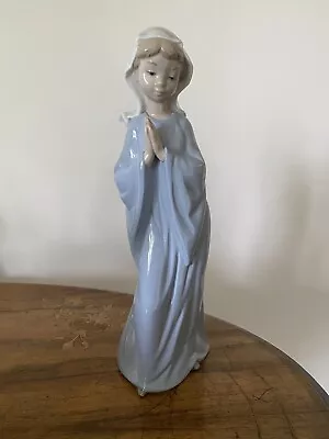 Buy Lladro Praying Nun • 15£