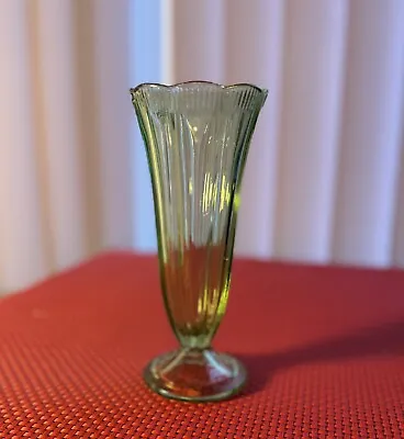 Buy Vintage Stylish Art Deco Green Glass Vase • 4.99£