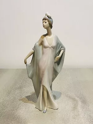 Buy Genuine Lladro #5787 Sophisticate Lady EXCELLENT CONDITION • 49.99£