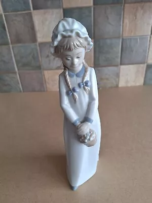 Buy Nao By Lladro Figurine Of A Girl Holding A Basket Of Flowers In Her Hands • 5.50£