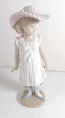Buy Lladro Girl With Pink Hat Looking Down Ornament • 8.72£