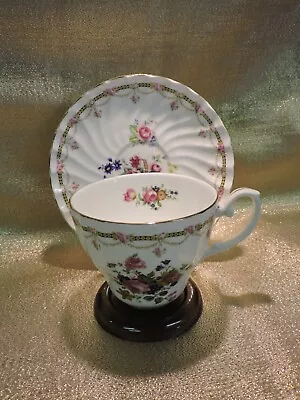 Buy Crown Dorset Teacup & Saucer Flower Basket W/ Swags - Royal Winchester • 18.29£