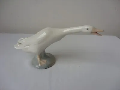 Buy Lladro  Hissing Goose Figurine • 8£
