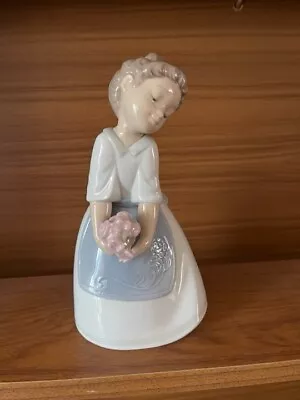 Buy Nao/lladro Figurine Lady With Dress With Flowers • 3.99£