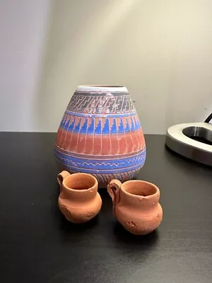 Buy Navajo Indian Hand Etched & Painted Clay Pottery Vase & Set Of Two Tiny Pots • 33.70£
