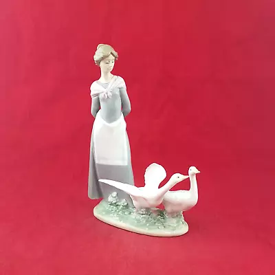 Buy Lladro Porcelain Figurine 5659 - Girl With Geese / Barnyard Scene Goose Girl - 7 • 70£