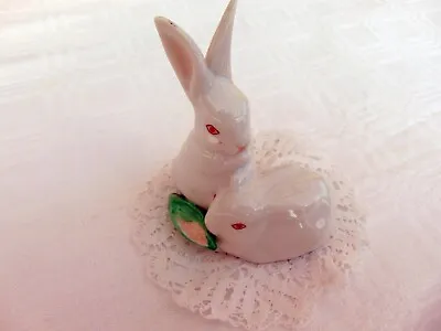 Buy VINTAGE PORCELAIN HUNGARIAN HEREND RED-EYED  BUNNY COUPLE  Handpainted Marked • 43.42£