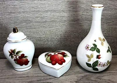 Buy Wedgewood Wild Strawberry Bud Vases Floral Leaf Two Royal Crest Strawberry Items • 14£