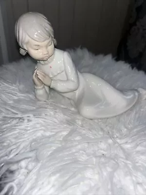 Buy Nao By Lladro Porcelain Girl In Nightgown Figurine PRAYING Handmade In Spain  • 10£
