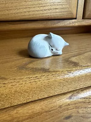 Buy Szeiler Porcelain Sleeping Cat Ornament • 3£