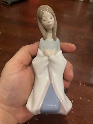 Buy Lladro Porcelain Figurine Of A Girl On Her Knees With Her Eyes Closed • 9£
