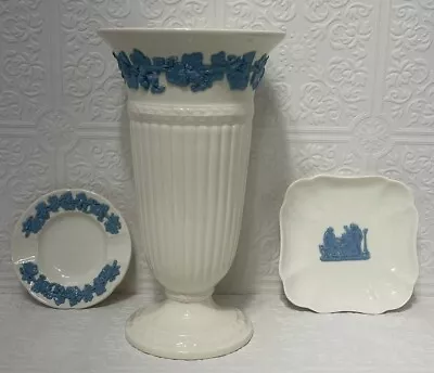 Buy Wedgwood Etruria Embossed Queensware Cream Blue Grapevine Vase Trinket Set • 76.07£