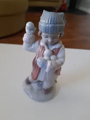 Buy Lladro Figurine Girl Throwing Snowballs - I'll Get You 8166 • 89£